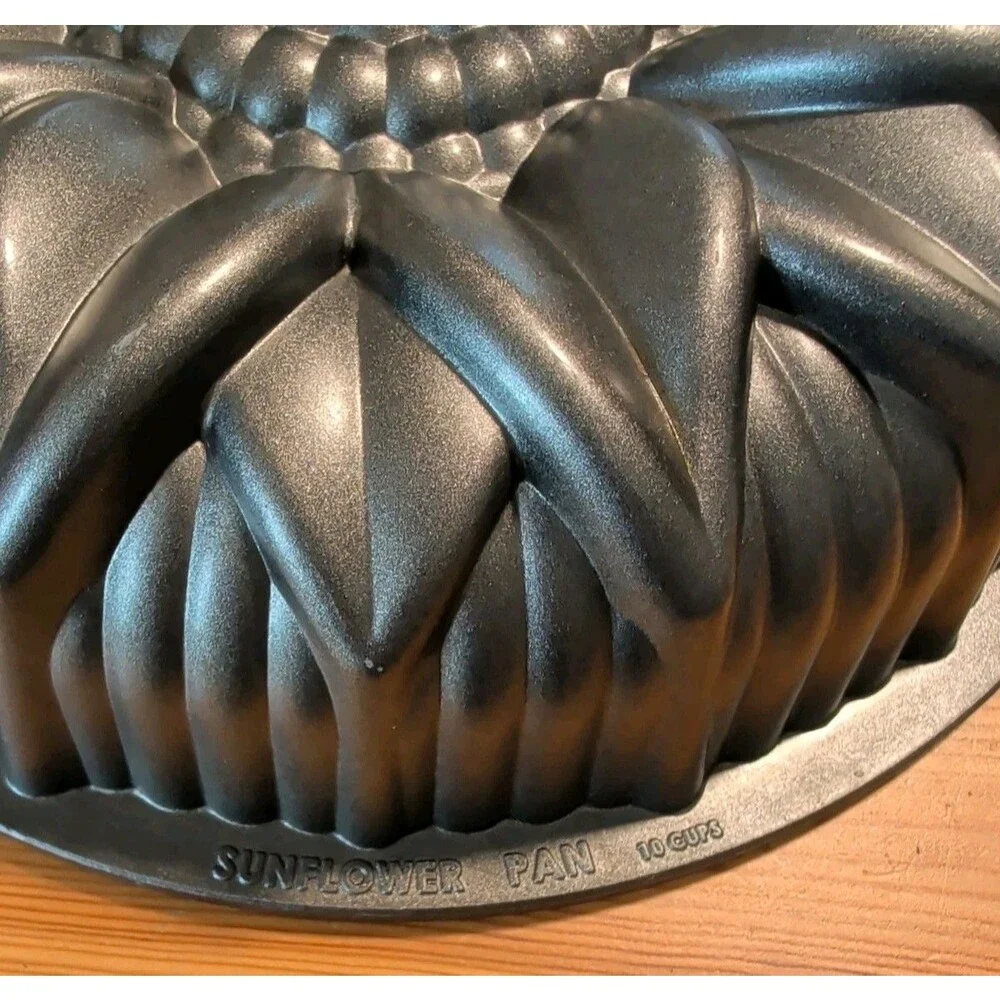 NordicWare SUNFLOWER Bundt Cake Pan Mold 10 Cup Aluminum USA Floral Bakeware